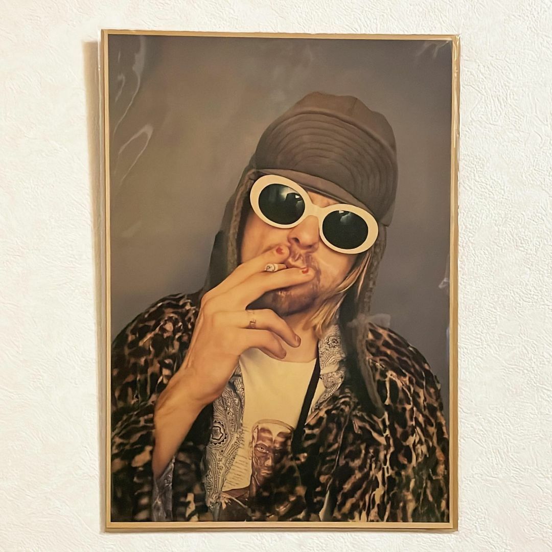 ミニ ポスター「ニルヴァーナ カート・コバーン サングラス タバコ」の