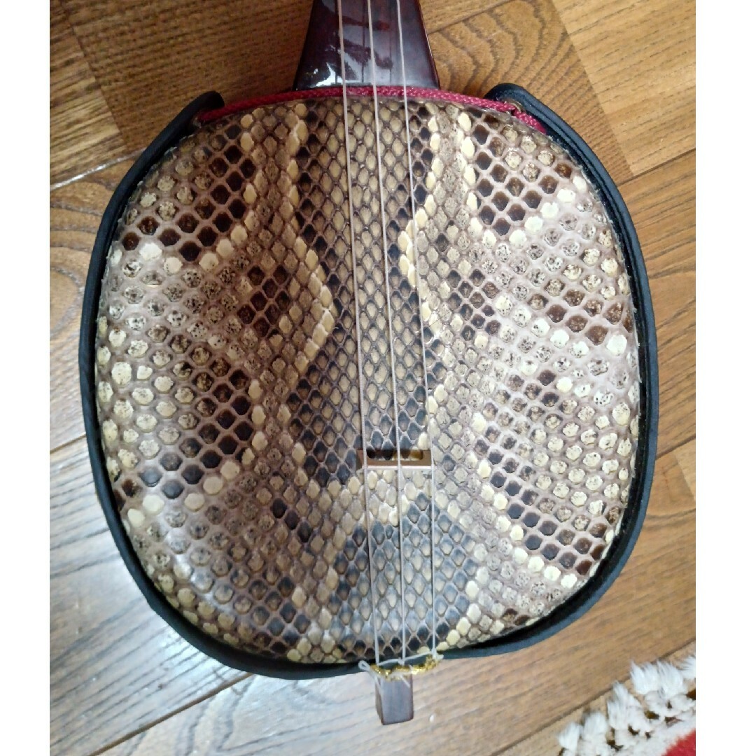 極美品/付属品多数】沖縄 三線 本革 ニシキヘビ 弦楽器 沖縄 三線 蛇皮