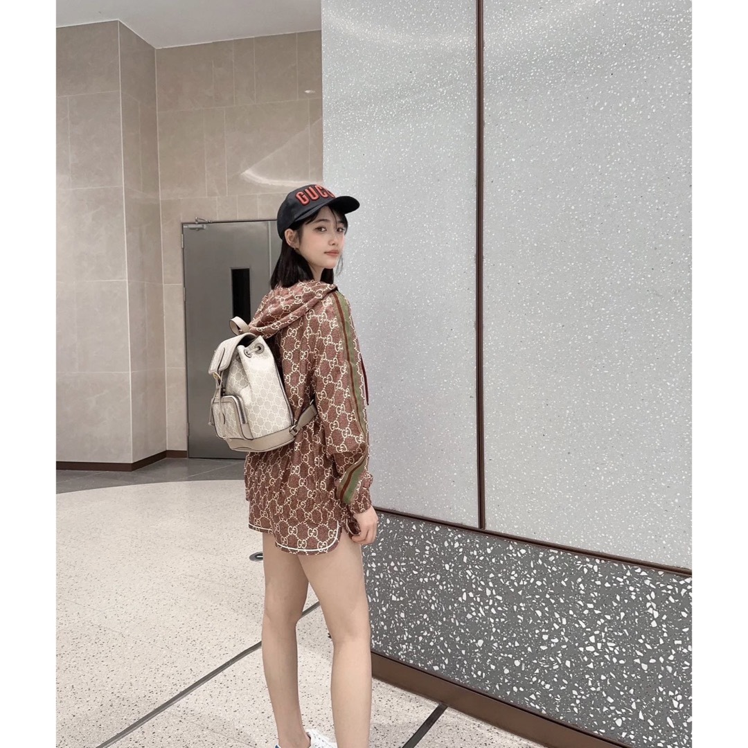 新品未使用タグ付き！GUCCI ブラック GGパターン キャップ