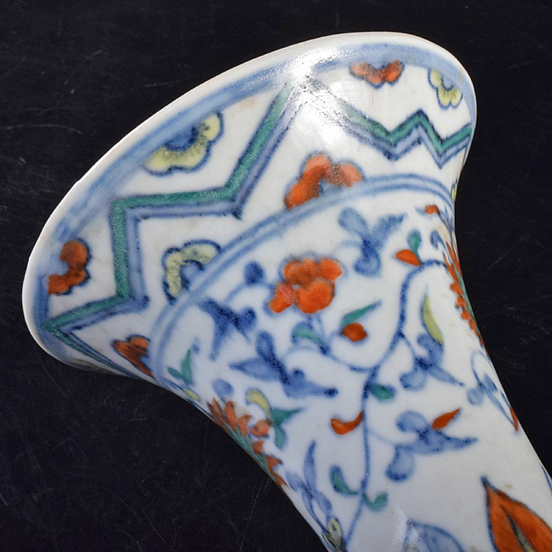 中国 大明萬暦年製 豆彩 花卉文 尊式瓶 V R7686