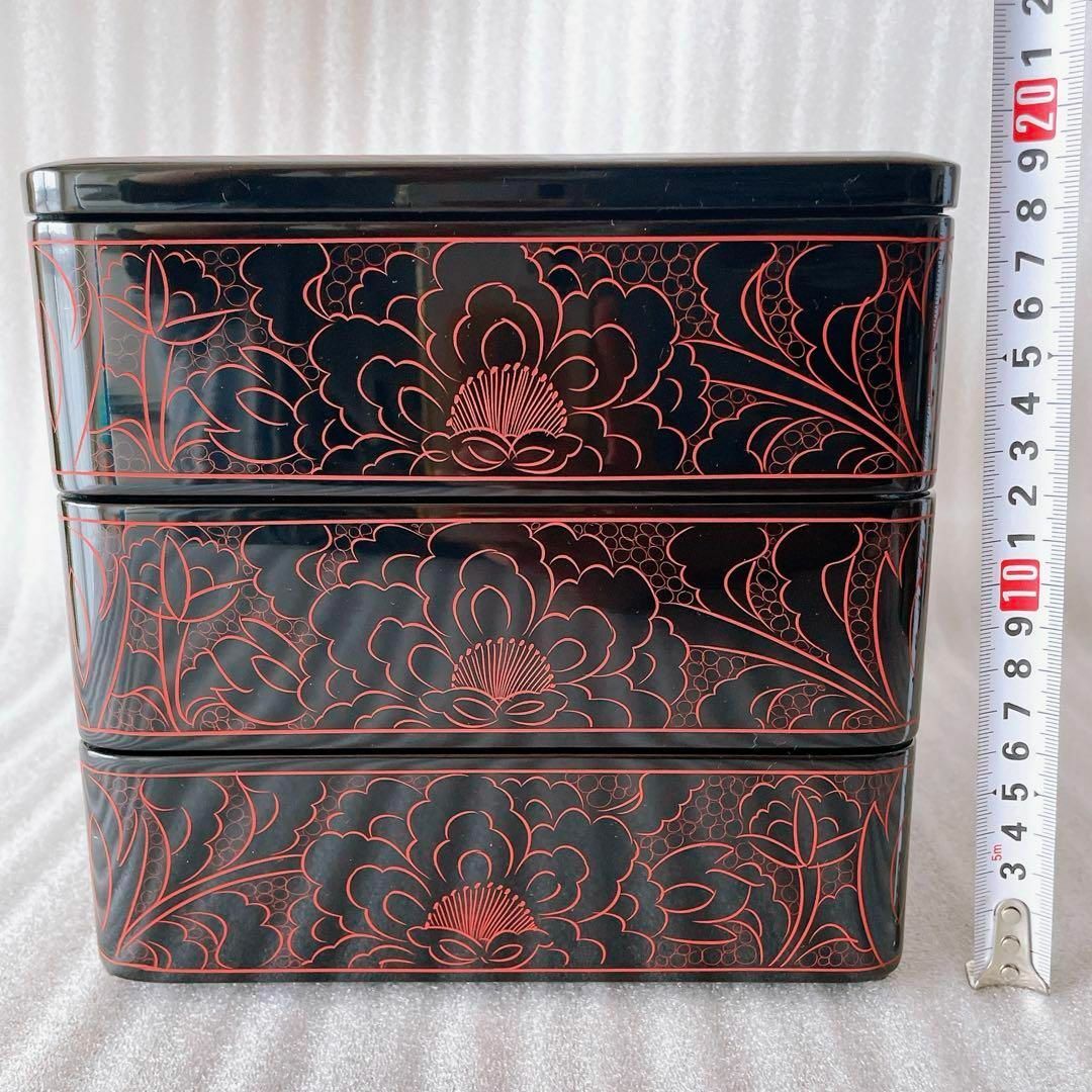 極美品】越前塗 三段重箱 泥朱 牡丹彫 越前漆器のしおり付き／漆器 お重