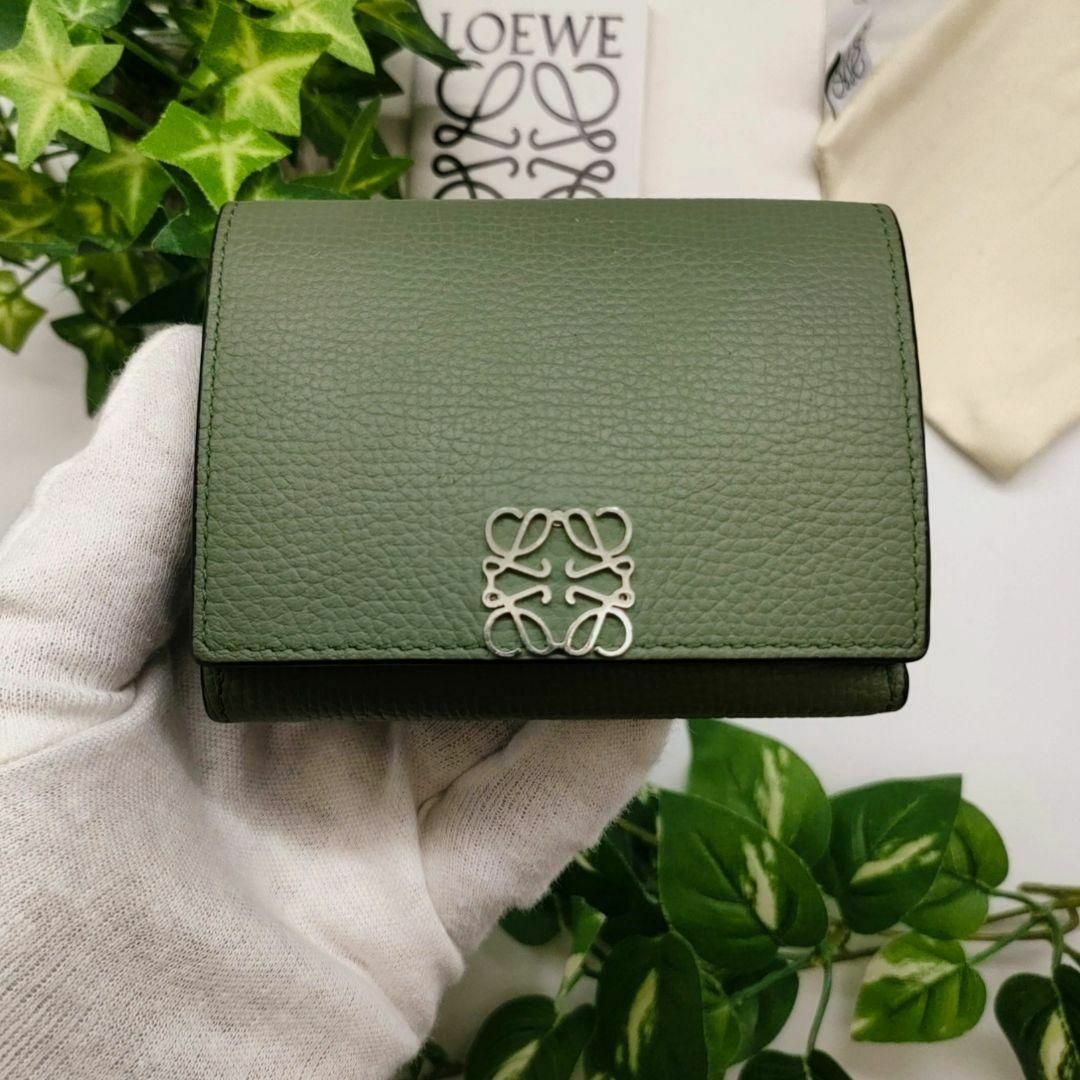 ロエベ アナグラムコンパクト フラップウォレット ローズマリー