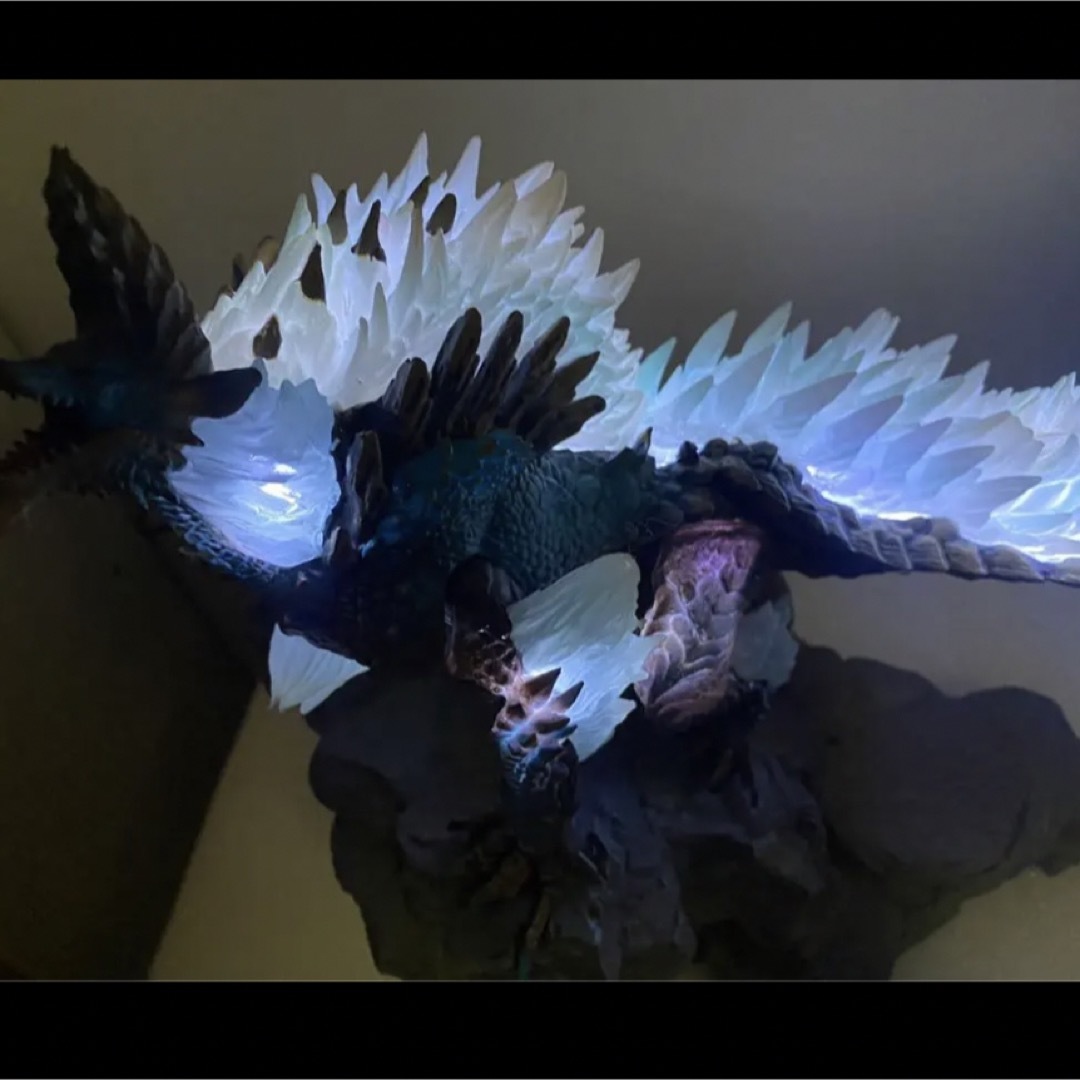 モンスターハンター ジンオウガ LEDライト付き 海外製フィギュア 光る