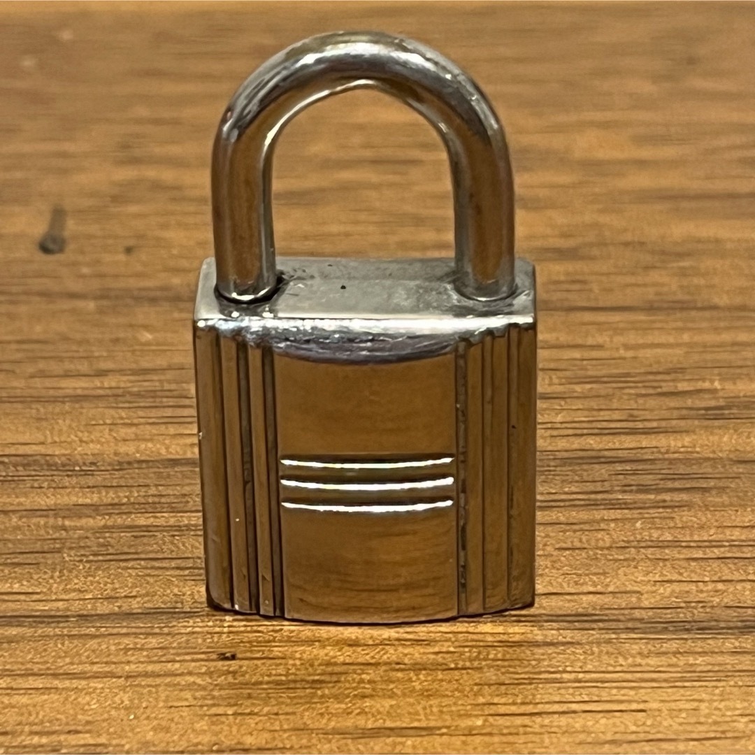 HERMES エルメス カデナ No.107番 鍵2本付き パドロック バッグ