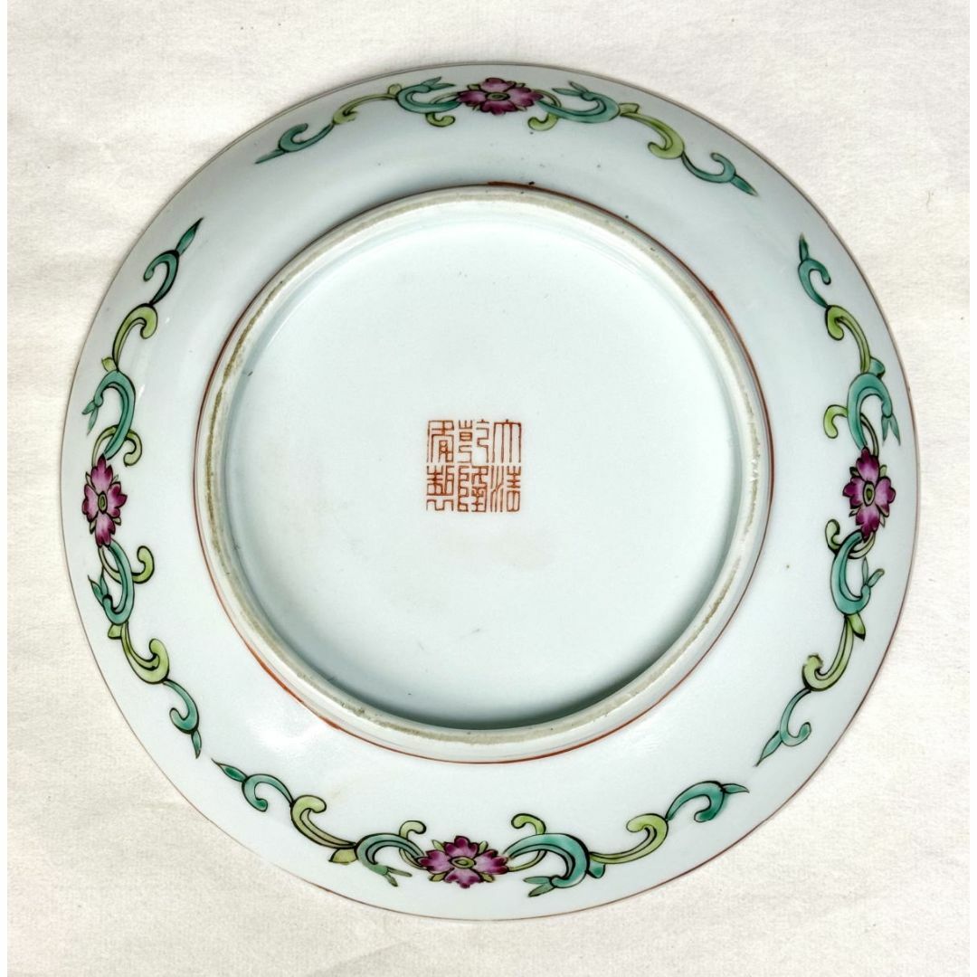 中国美術 古玩 粉彩花卉蝶々紋樣皿 中国美術 古玩 粉彩花卉蝶々紋樣皿