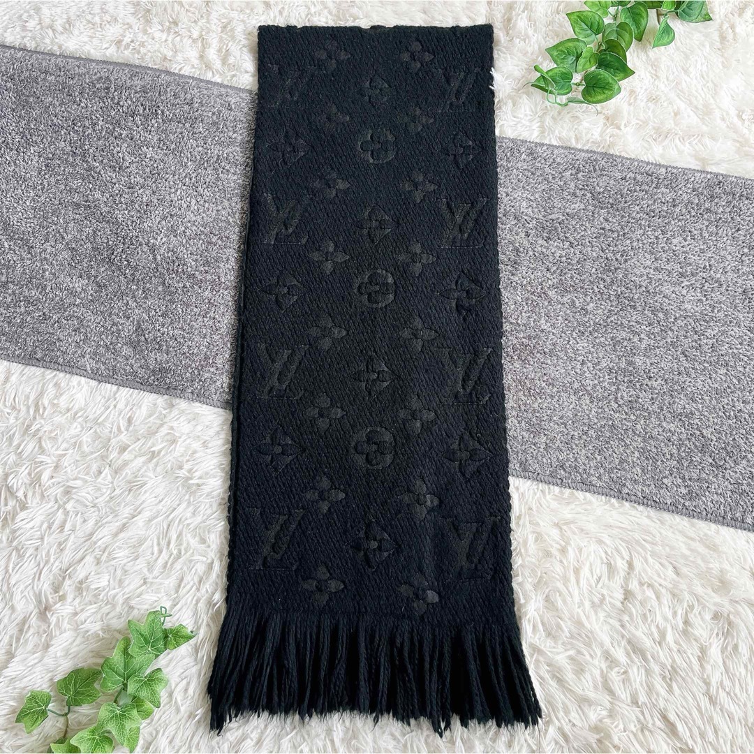Louis Vuitton マフラー 黒 シルバーロゴ入りモノグラム