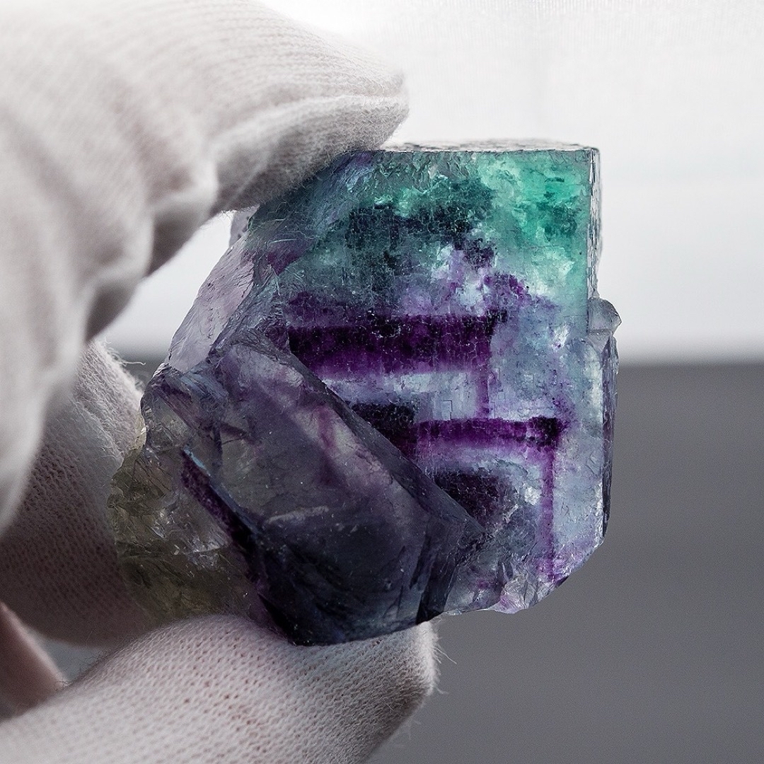 内モンゴル産 プレート型 パープルゾーニング ライトブルーフロー