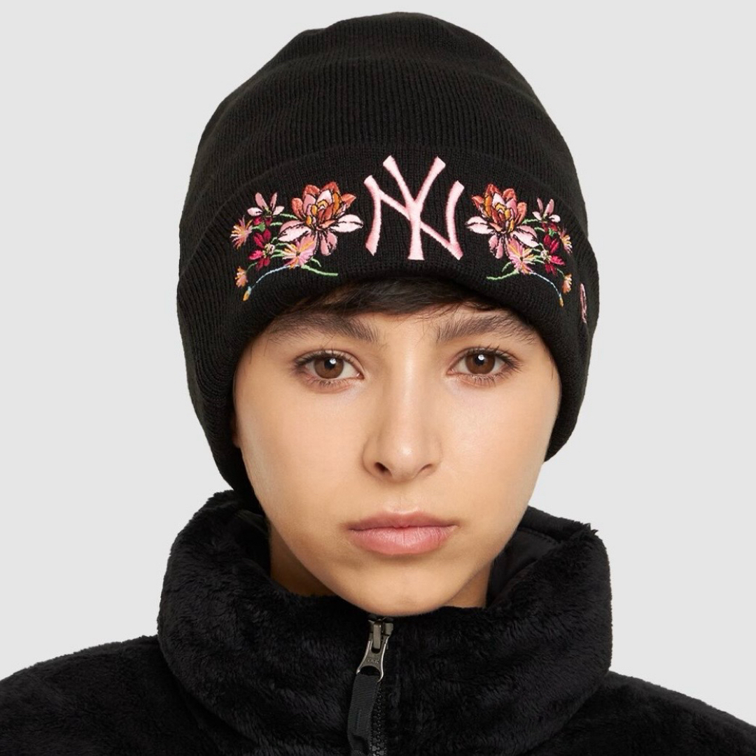 SIILON 黒 花刺繍 耳あて付きニット帽 ニット帽 耳あて付き レディース