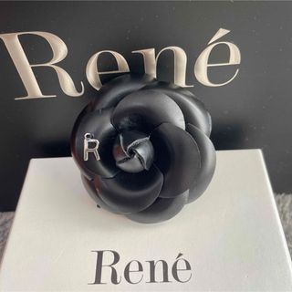 美品 Rene ルネ フラワーモチーフ ファー ブローチ コサージュ