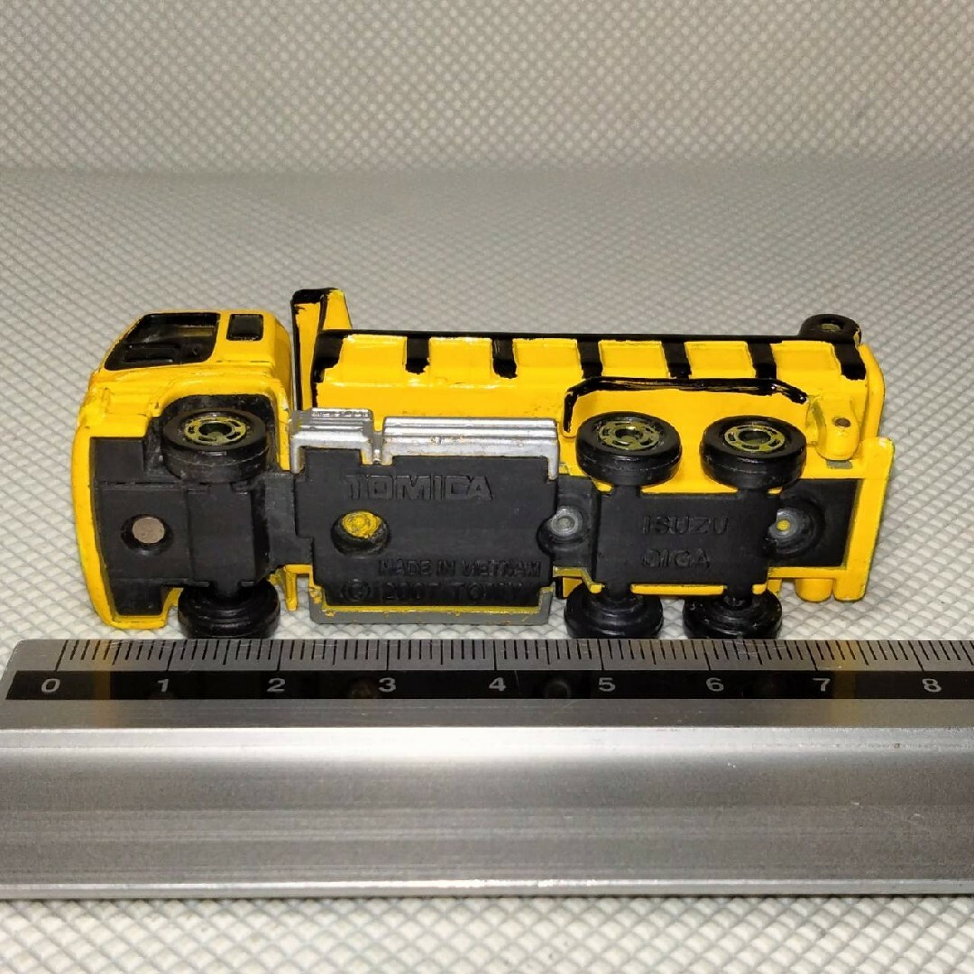 ☆商談中☆ 2486 トミカ 2007年 いすゞギガダンプ 塗装修復ルース