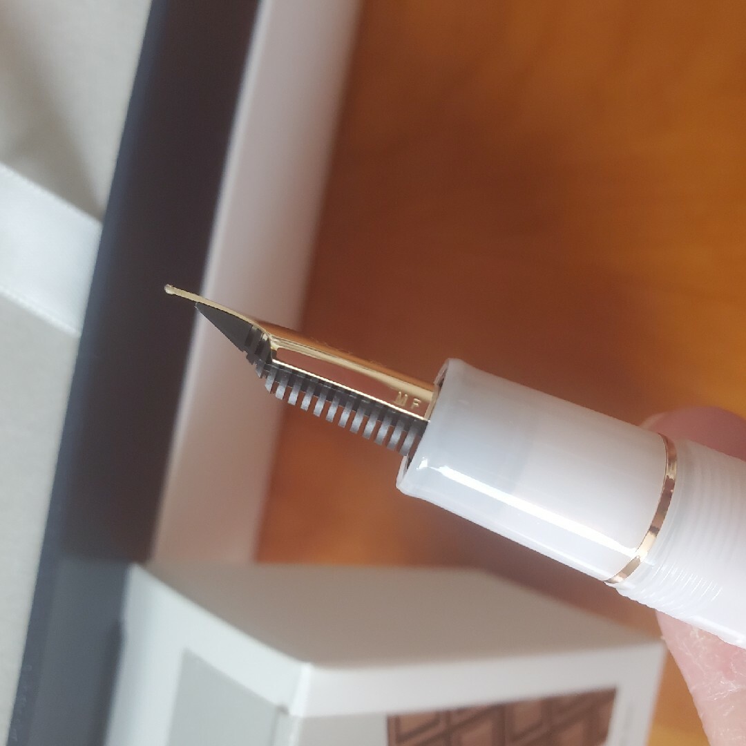 新品未使用 久保桜ブルームピンク 万年筆 中細MF 八文字屋 万年筆 久保