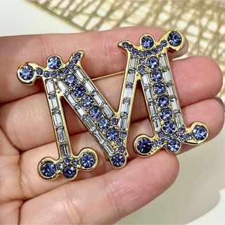 1回使用のみ✨MaxMara(マックスマーラ) ロゴ刻印 ビジュー装飾 ブローチ