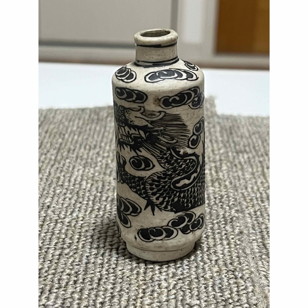 銀製のドラゴン緑色の鼻煙壺 鼻煙壺 中国 銀製のドラゴン緑色の鼻煙壺