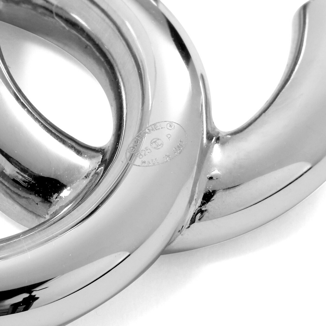 CHANEL - 新品 シャネル CHANEL ピアス ロゴピアス シルバーの通販 by