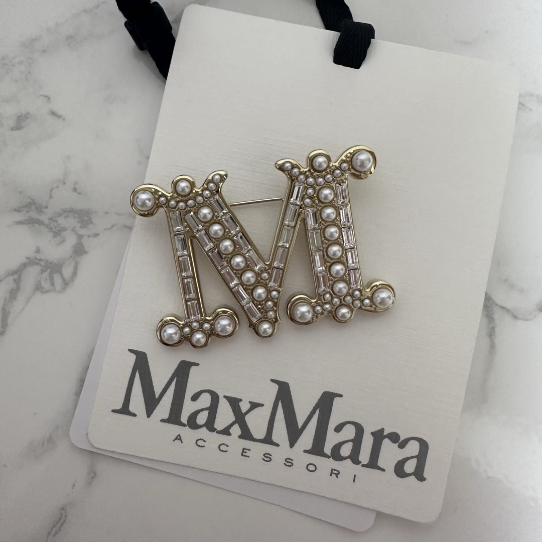 MaxMara パールブローチ