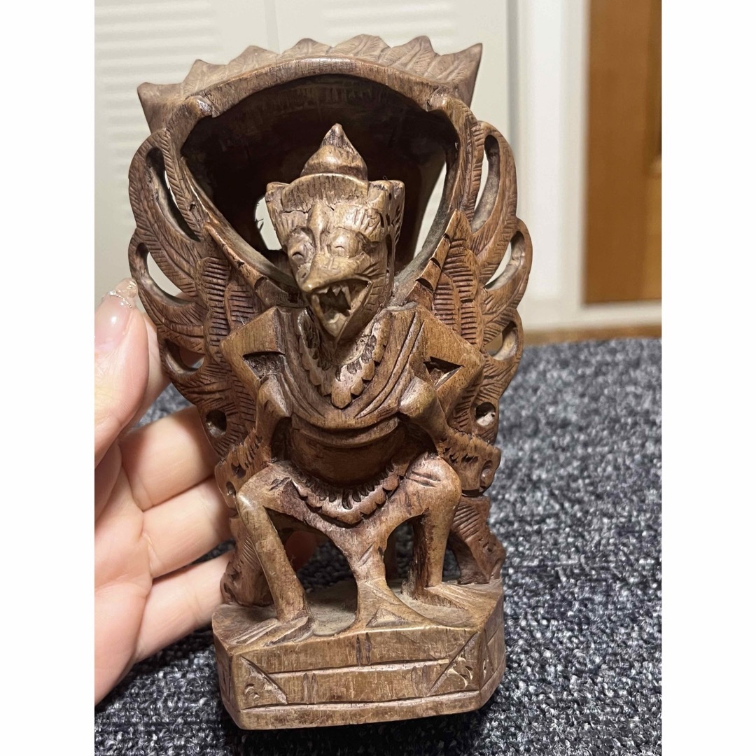 黒檀のガルーダの 木彫りの置物。 バリ島 インドネシア 木彫 ガルーダ