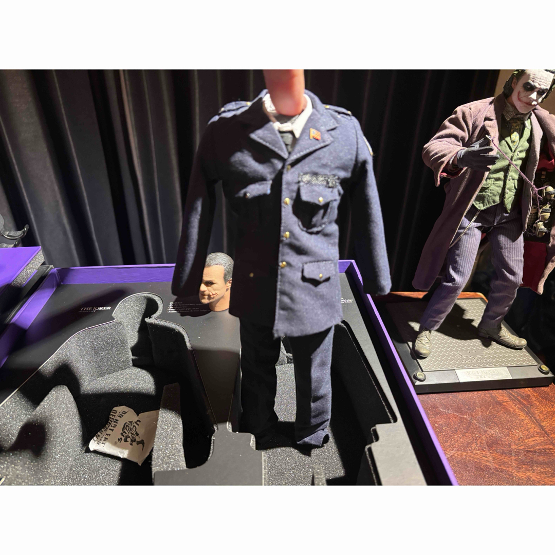 ヒース・レジャー版ジョーカー アクションフィギュア 2体分衣装付き