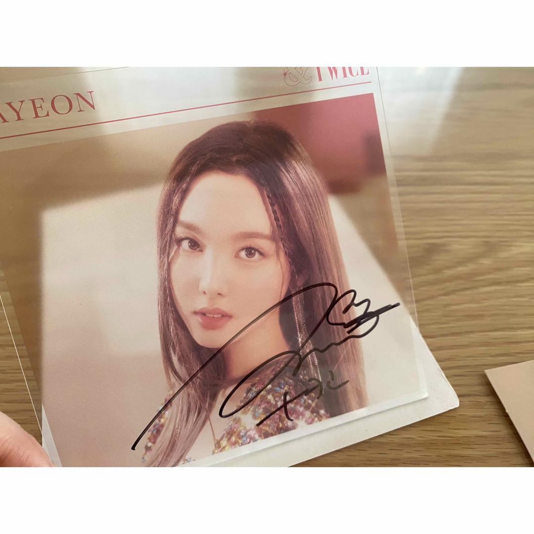 300,000円→85,500円】TWICE ナヨン 直筆サインボール 300,000円