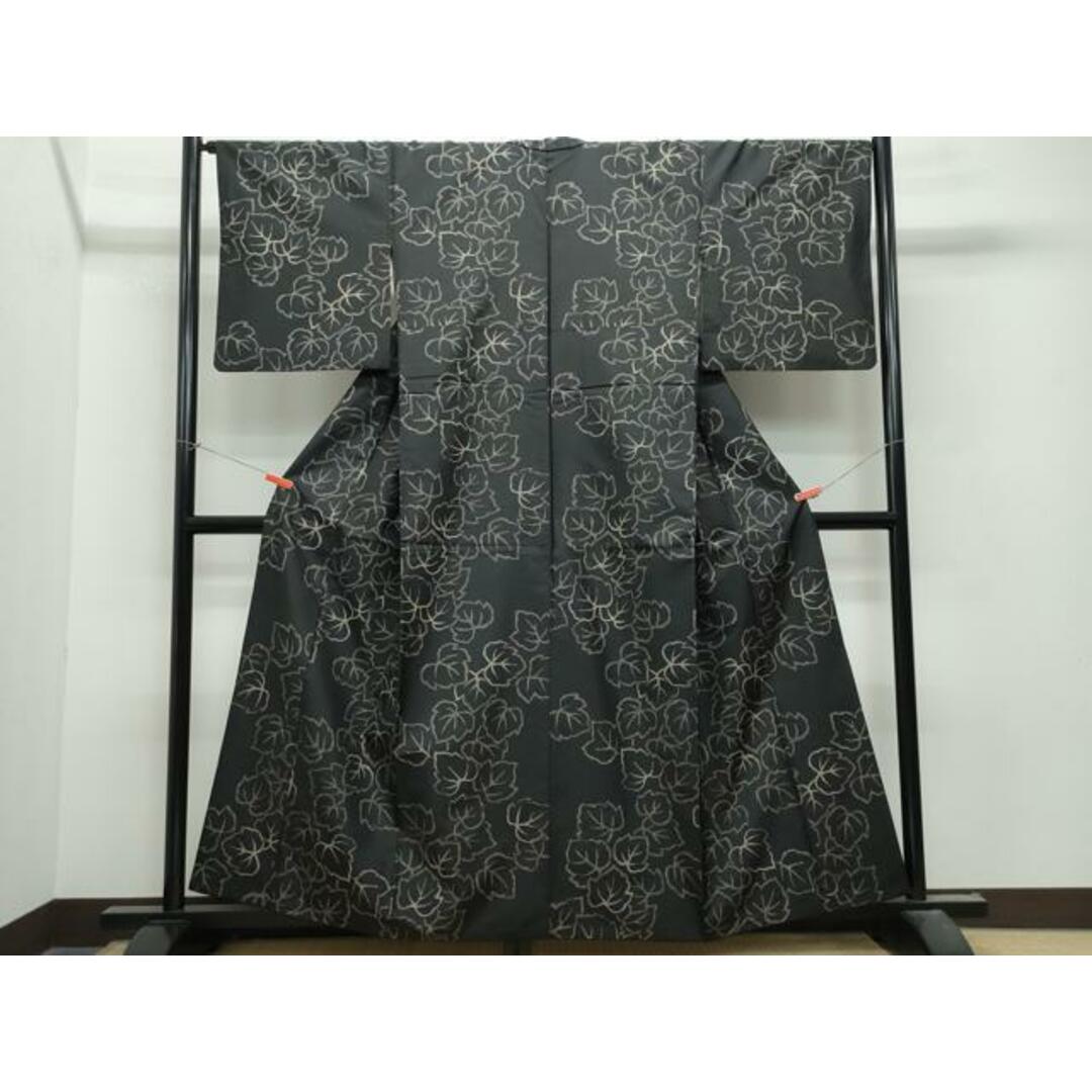 平和屋着物○本場染大島紬 舞葉文 黒地 まるやま扱い 正絹 逸品 CAAU9626vf