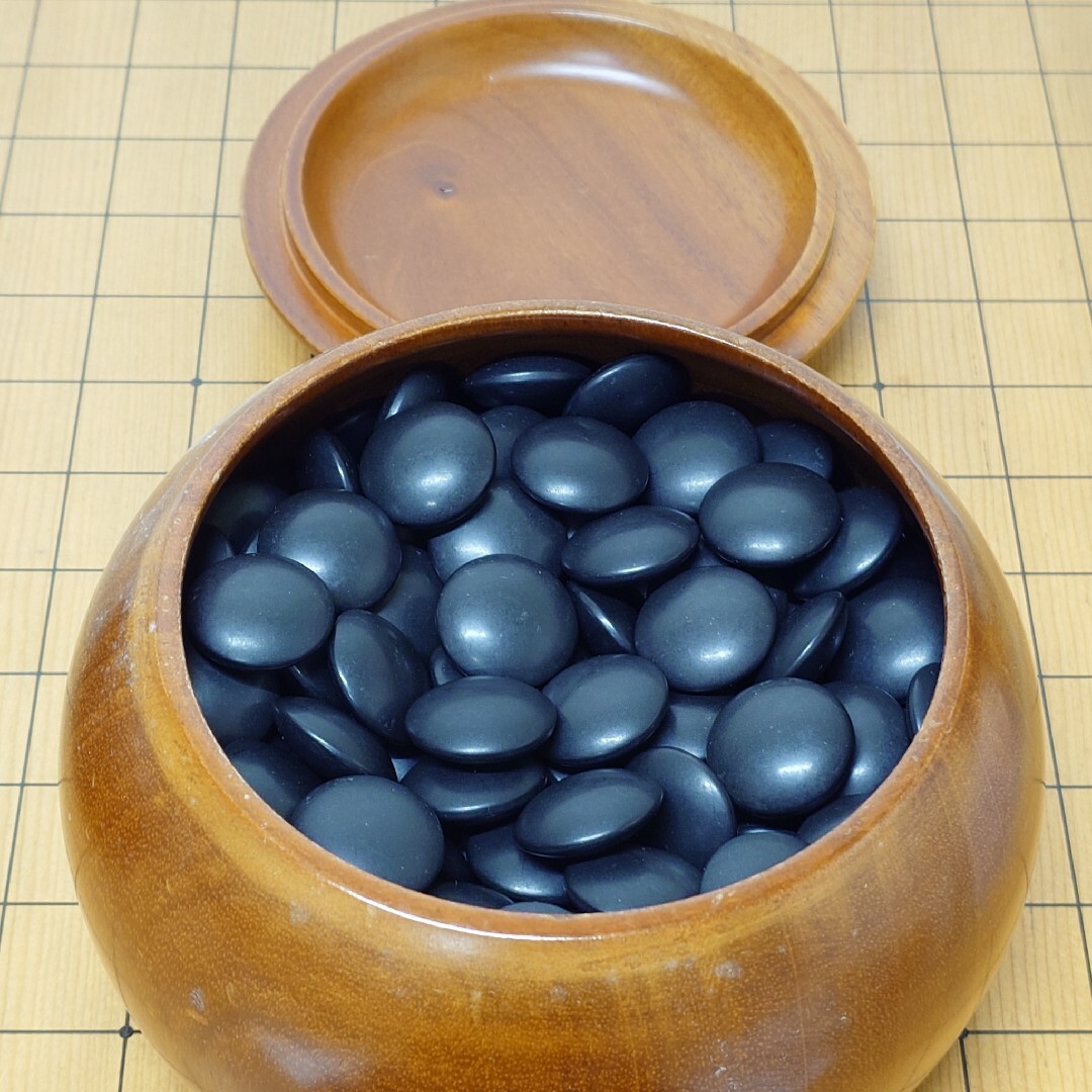 囲碁盤 蛤碁石 32号 那智黒碁石 へそ付 脚付き碁盤 ハマグリ 本