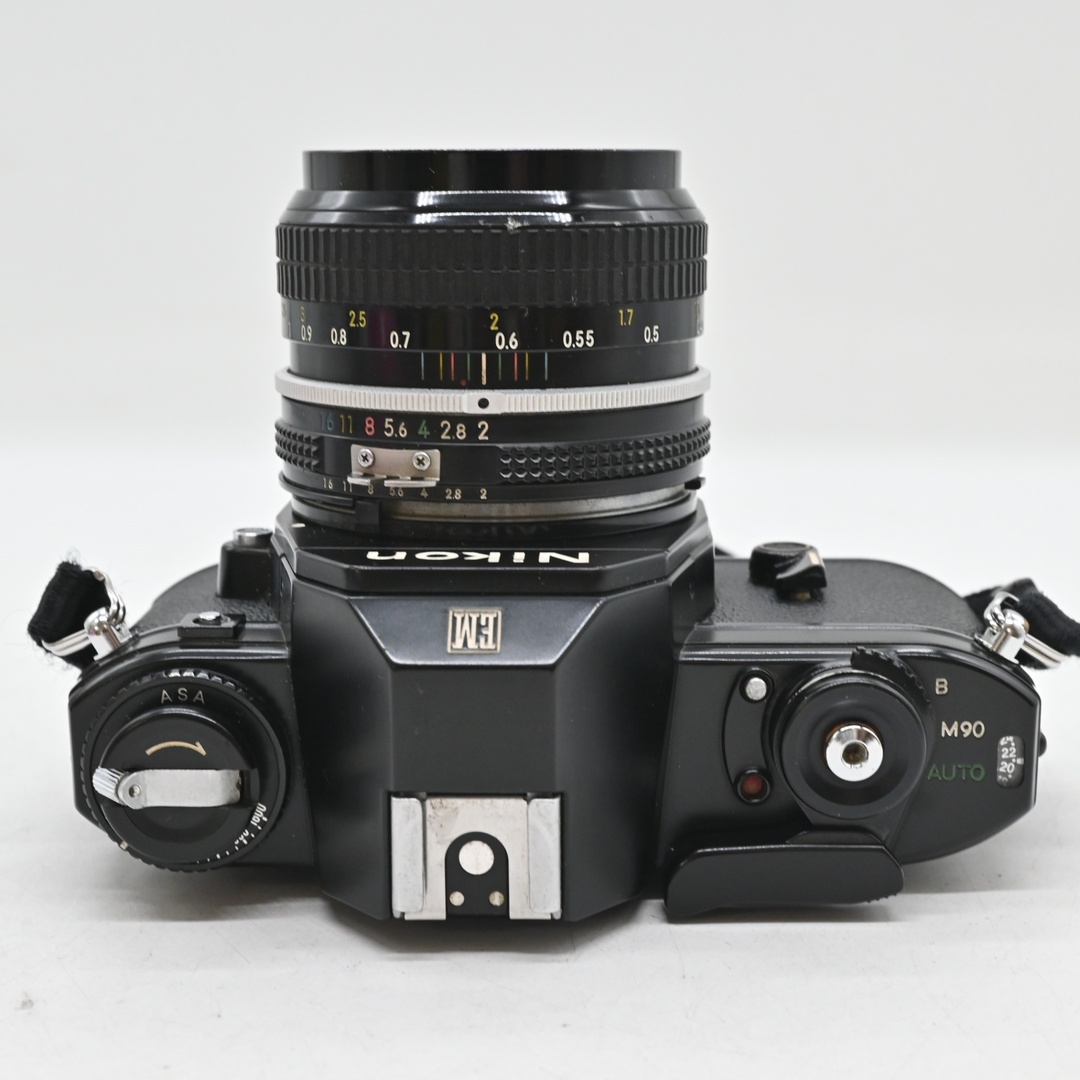 Nikon EM フィルムカメラ ＋ 50mm 1.2 レンズ付き