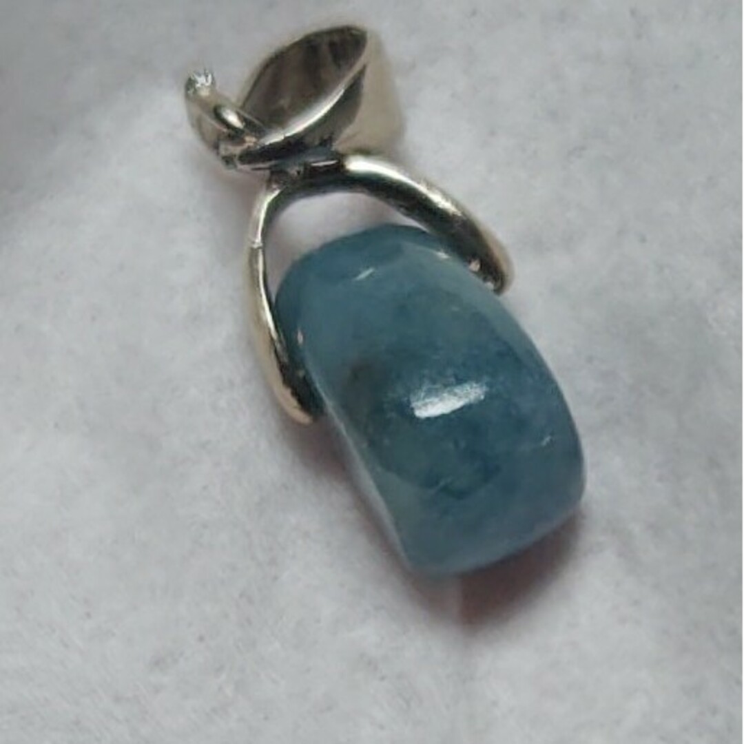 ハンドメイドの入りコン沢トップ ペンダントトップ 糸魚川翡翠 糸魚川