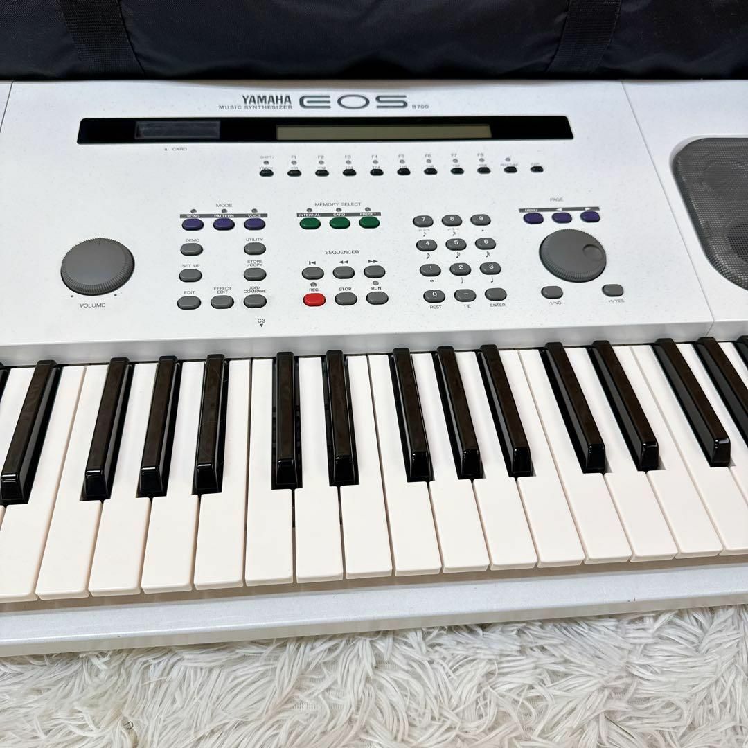 YAMAHA EOS B700 シンセサイザー ソフトケース付き 小室哲哉監修