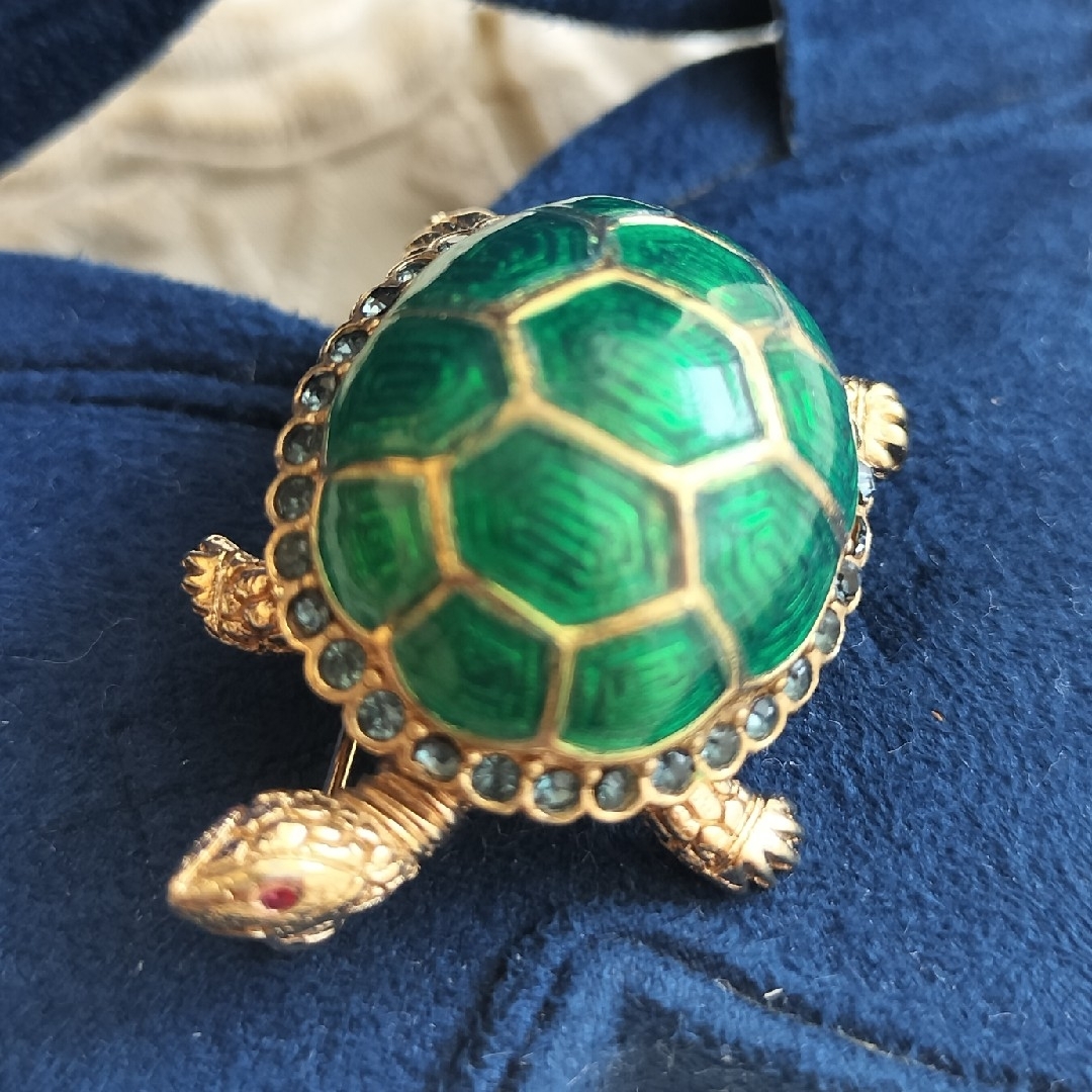 CINER カメ ブローチ