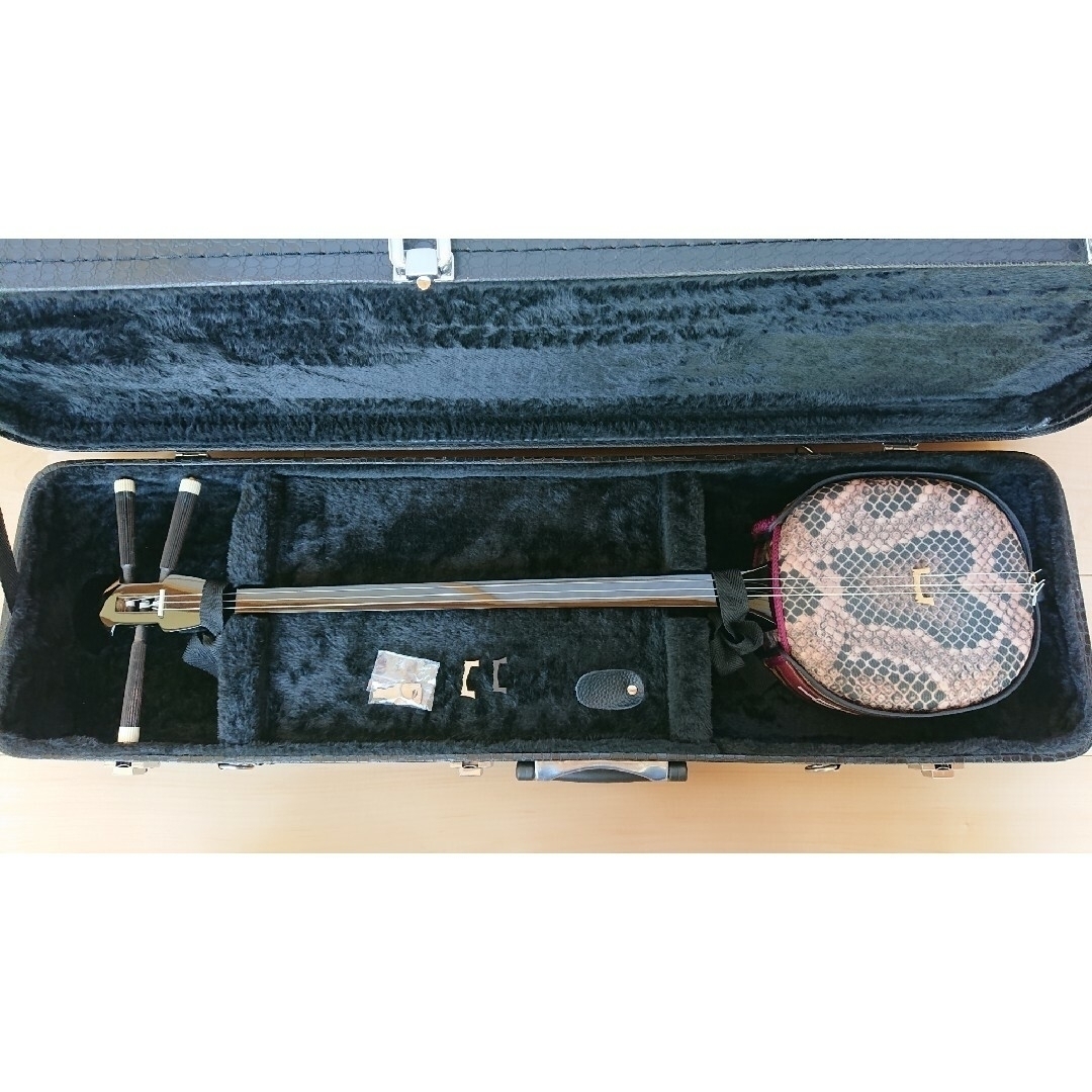 沖縄三線 人工皮張り 初心者用 鍵付きハードケースのセット 沖縄三線