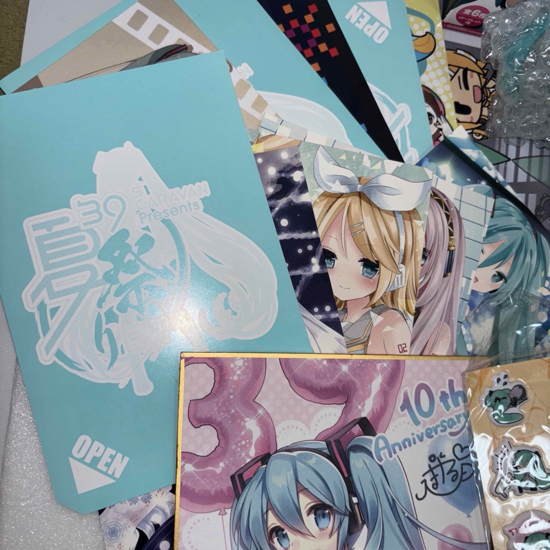 初音ミク等シールポーチハンカチフィギュアラバーキーホルダー色紙缶