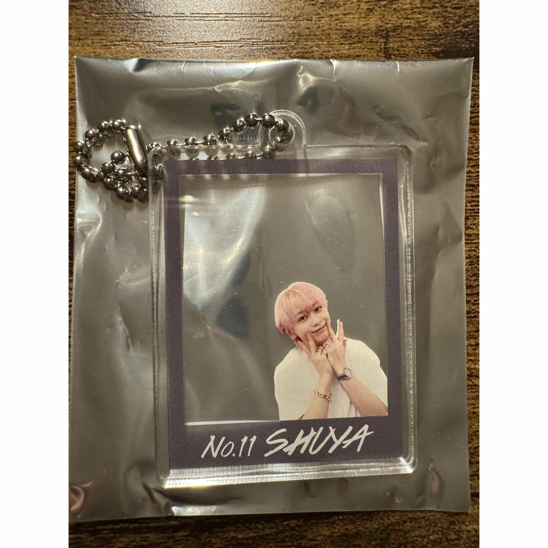 超特急シューヤ キラリ スクラッチ 5月B賞 首ふりアクキー 2種 200名