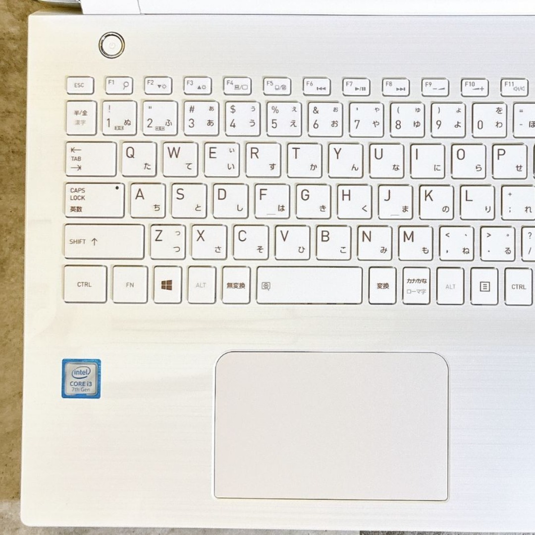 きれいな白✨新品SSDでサクサク快適✨カメラ付き 薄型ノートパソコン