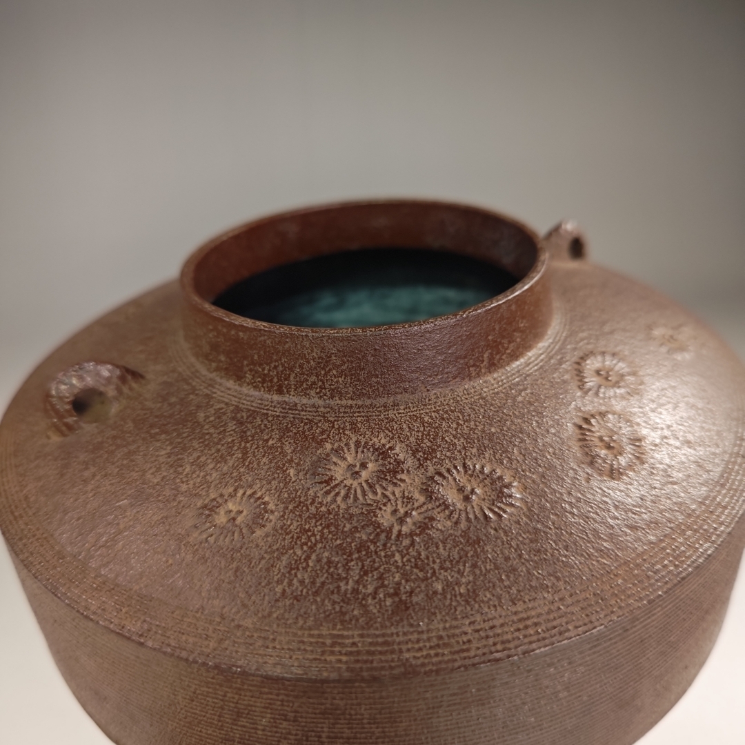 ラ4 茶釜『釜師 佐藤浄清造』『唐松地紋 肩衝釜 共箱』茶道具 鉄