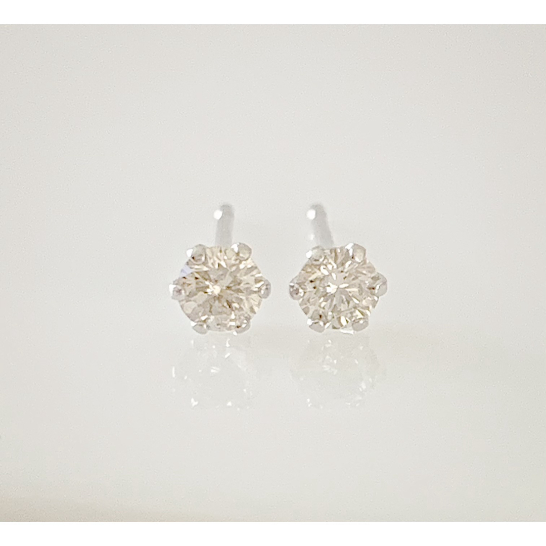 Pt 天然ダイヤモンド0.20ct ！ シンプル6本爪ピアス