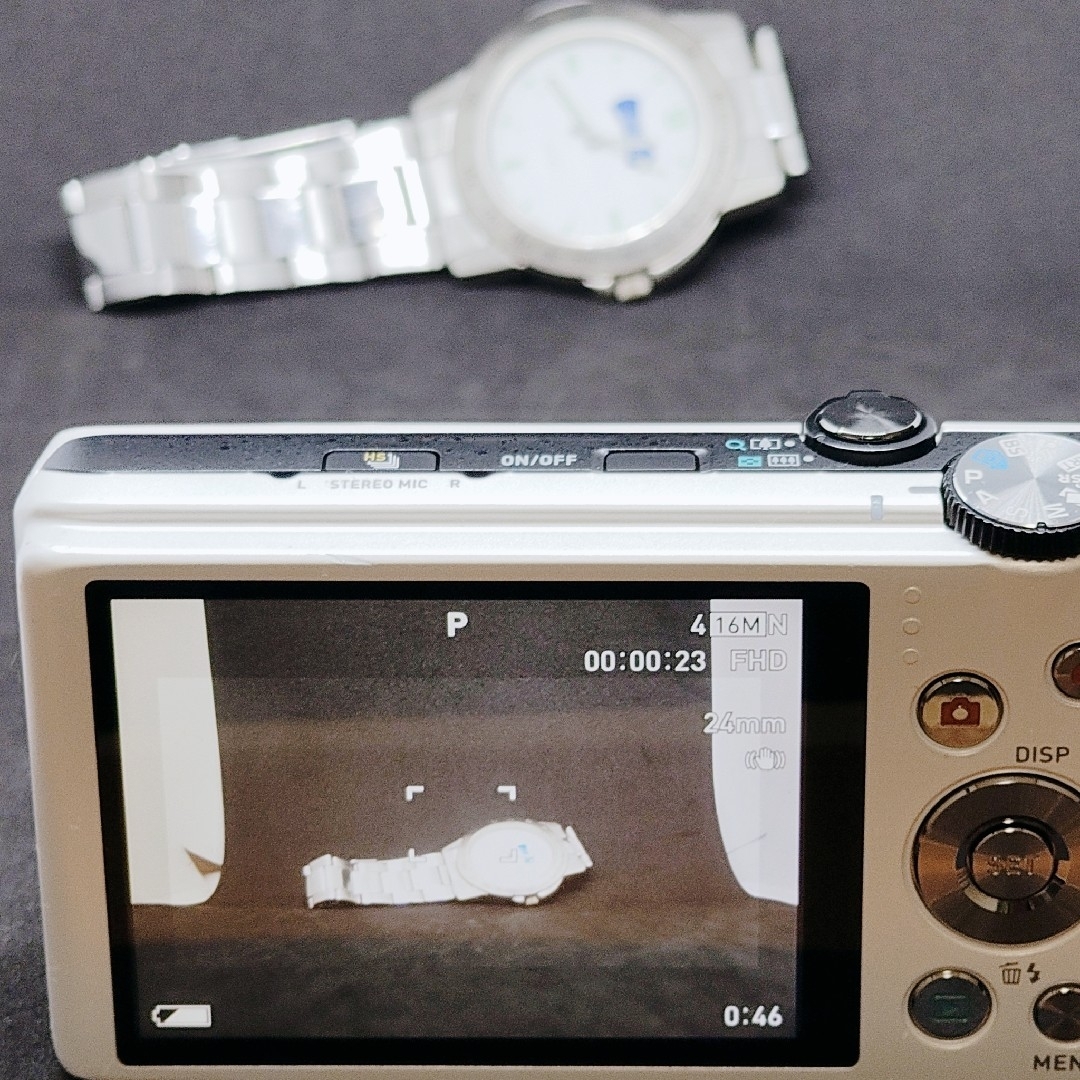 レア ビックロ限定】CASIO EXILIM EX-ZR400 ホワイト