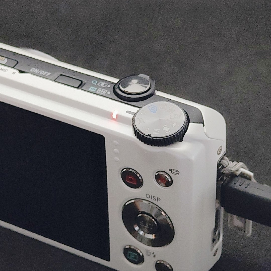 レア ビックロ限定】CASIO EXILIM EX-ZR400 ホワイト