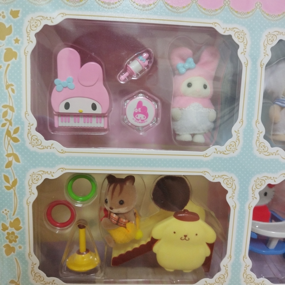 新品 シルバニアファミリー×サンリオキャラクターズ 赤ちゃんと