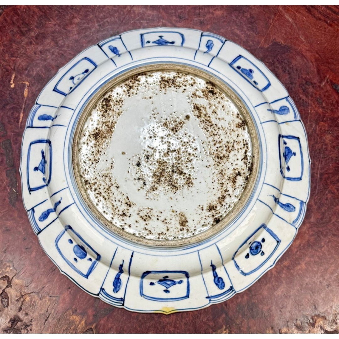 明末時代 章州平和窯 東インド会社クラック瓷青花葵口開光高士図大皿