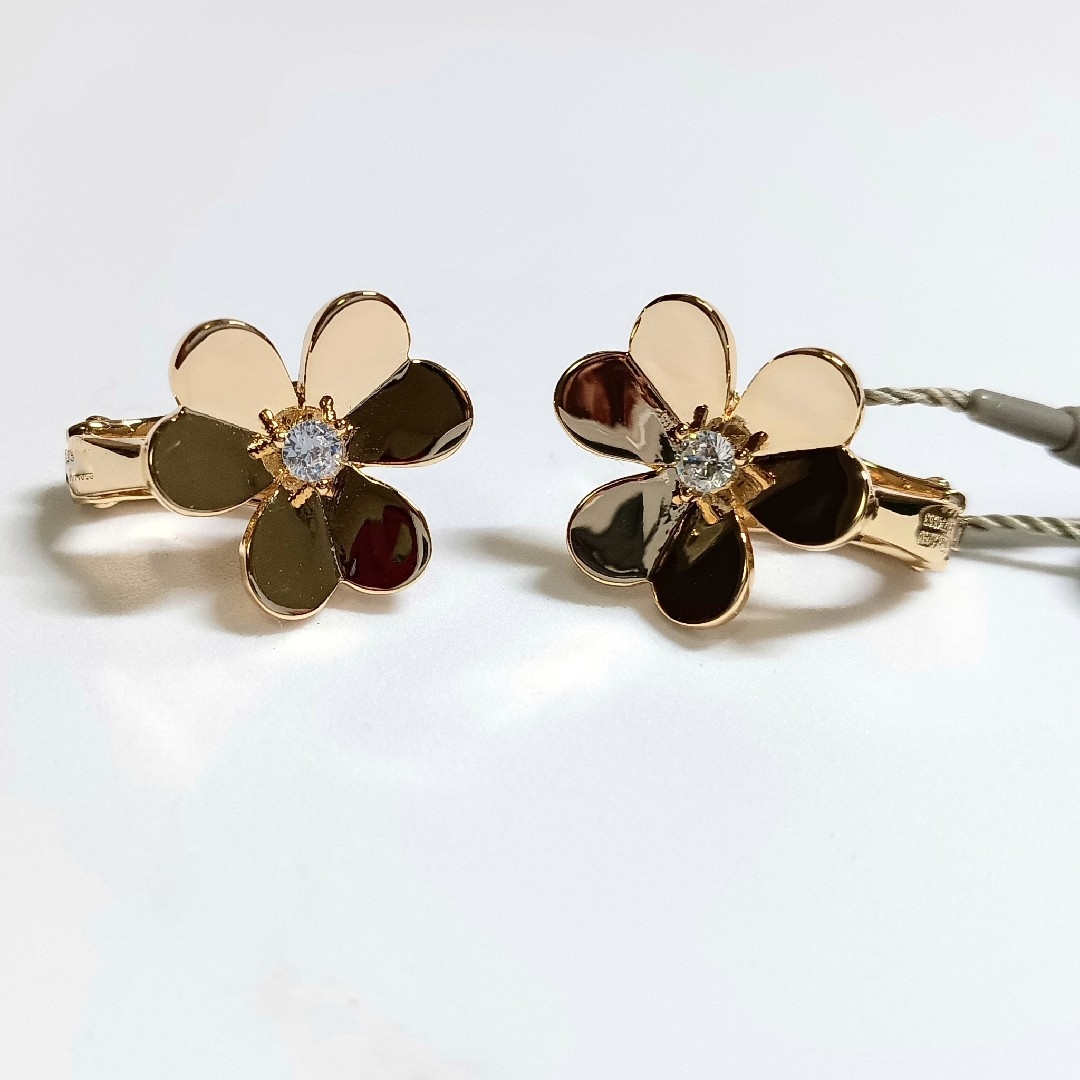 ハイクオリティ 三つ葉ピアス フラワーピアス イエローゴールドカラー