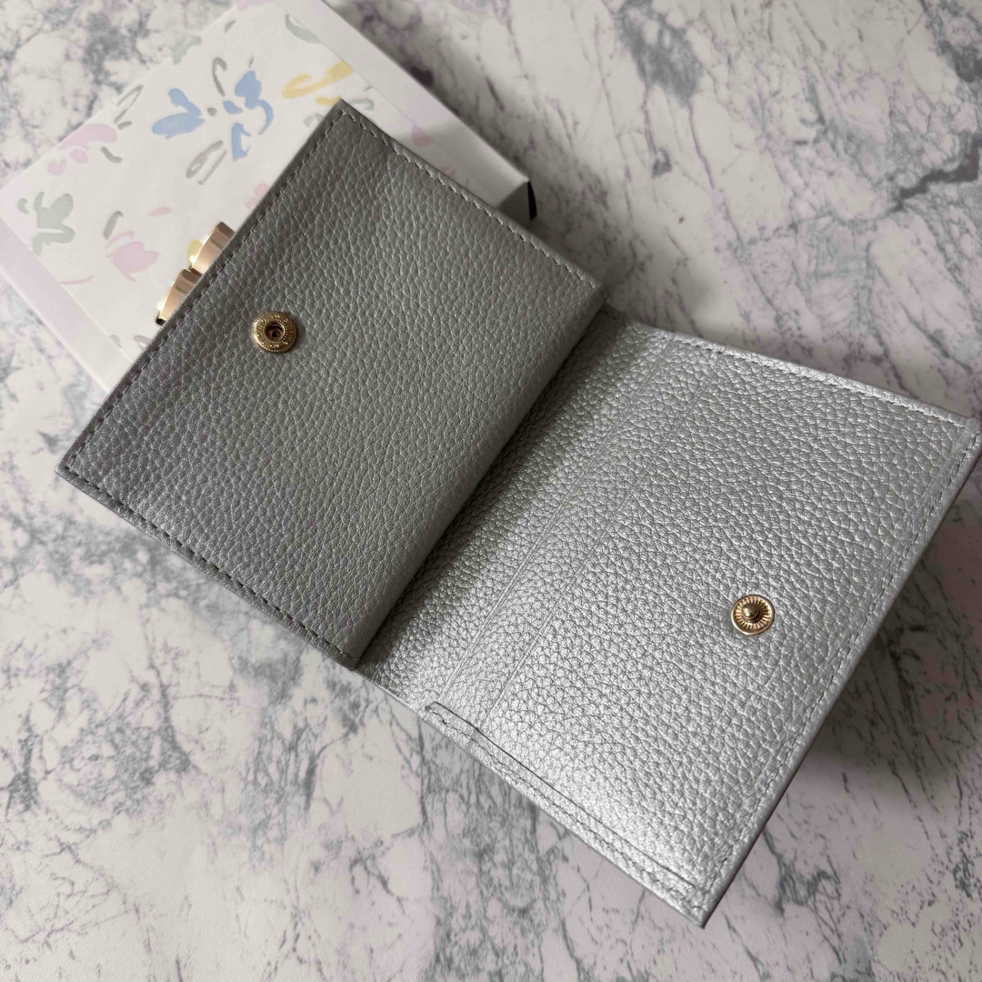 皇居限定 がま口 二つ折り財布 シルバー 銀色 菊紋 牛革 レザー 皇居