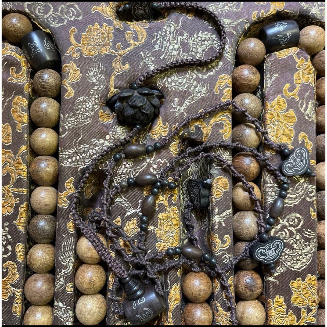 中国の清代朝珠 伝統的な木製数珠 龍のデザイン付き