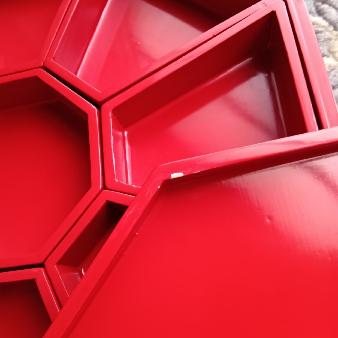 螺鈿細工☆ クジョルパン☆韓国漆器 ☆八角螺鈿四節板赤黒 ☆花