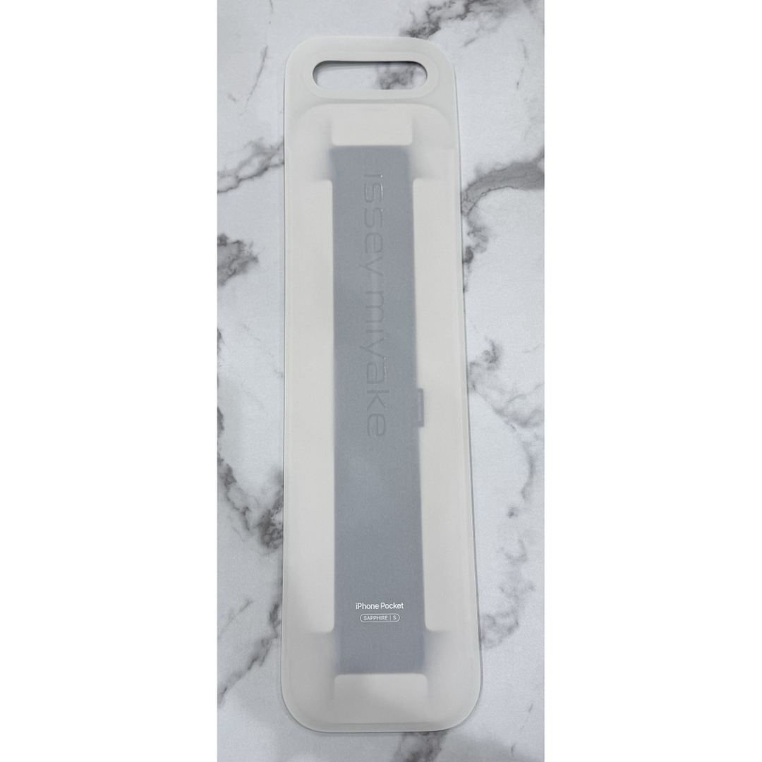 ISSEY MIYAKE - iPhone Pocket by ISSEY MIYAKE ショート サファイアの