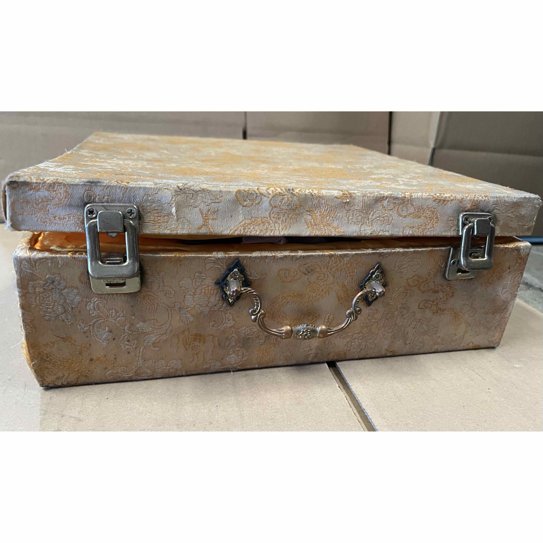 赤い漆器 龍と花の彫刻 皿 オブジェ 中国