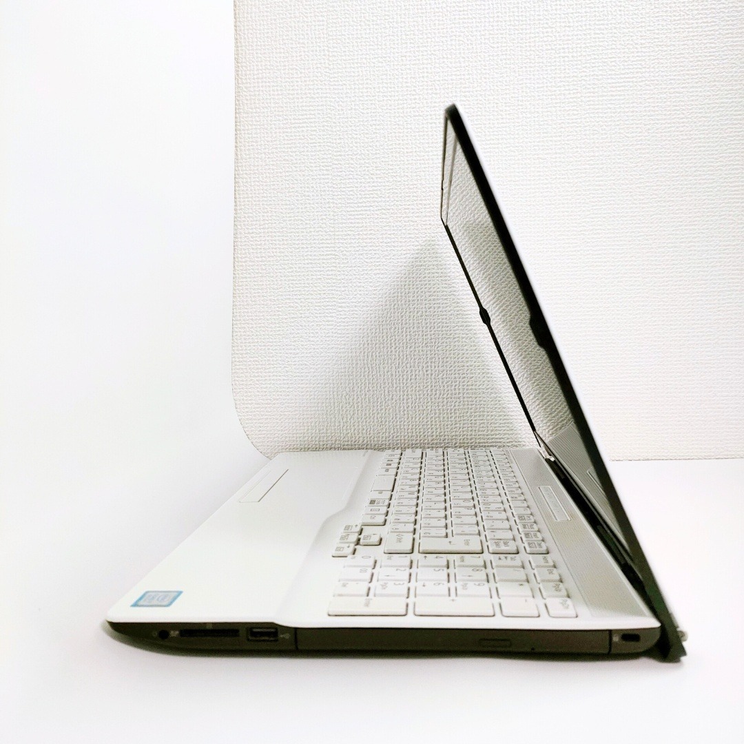 第8世代i7✨️Windows11/富士通/SSD/カメラ付き白ノートパソコン