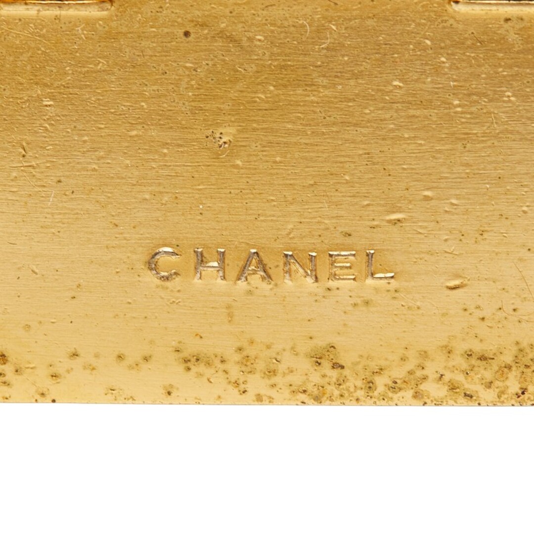 CHANEL - 美品 シャネル ネームプレートモチーフ ブローチ メタル
