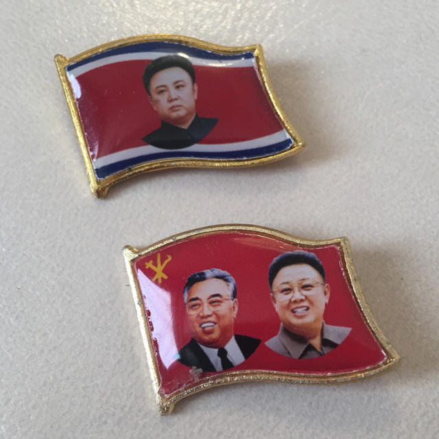 北朝鮮バッジ 金日成 金正日 肖像徽章 Amazon.co.jp: 北朝鮮 ピン