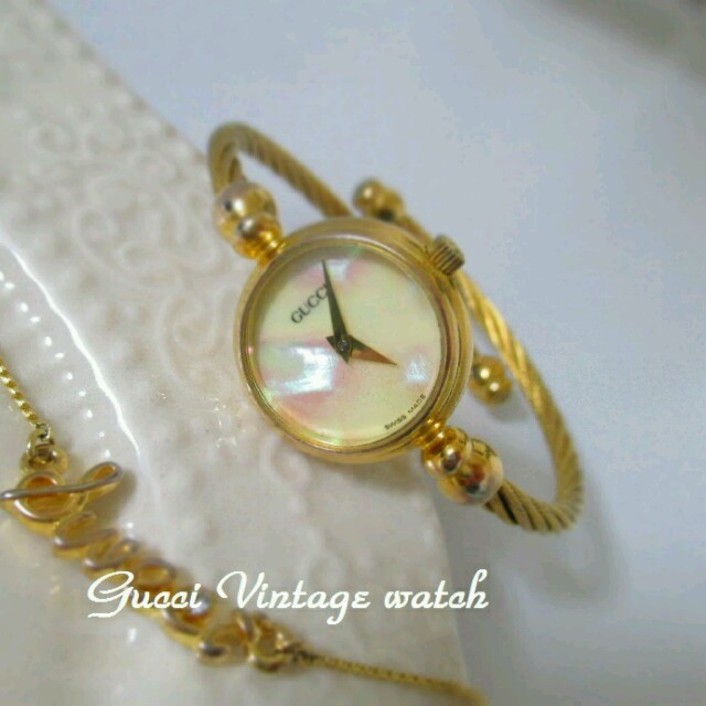GUCCI バングルウォッチ シェル盤 箱付き 腕時計 ブレスレット 純正箱