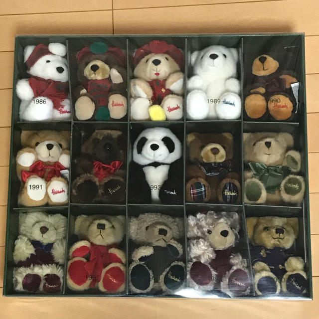 レア】ハロッズイヤーベアー15体 木枠年代シール付き Harrods