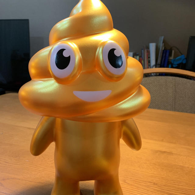 うんちくん フィギュア Bigサイズ 最新黄金 縦約41cm 横約23cmの通販